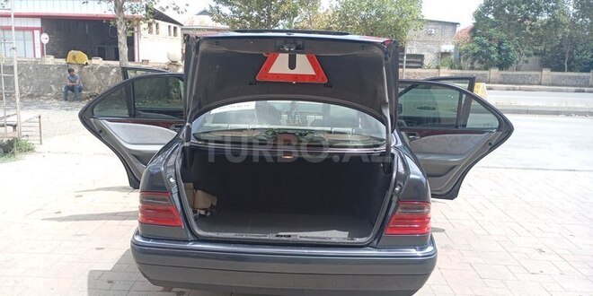 Mercedes E 240 1998, 262,191 km - 2.4 l - Cəlilabad