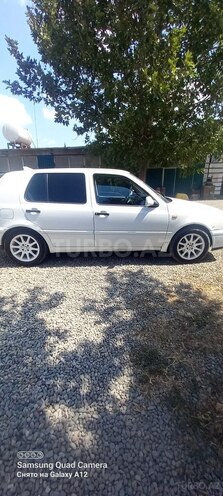 Volkswagen Golf 1997, 165,000 km - 1.8 l - Gəncə