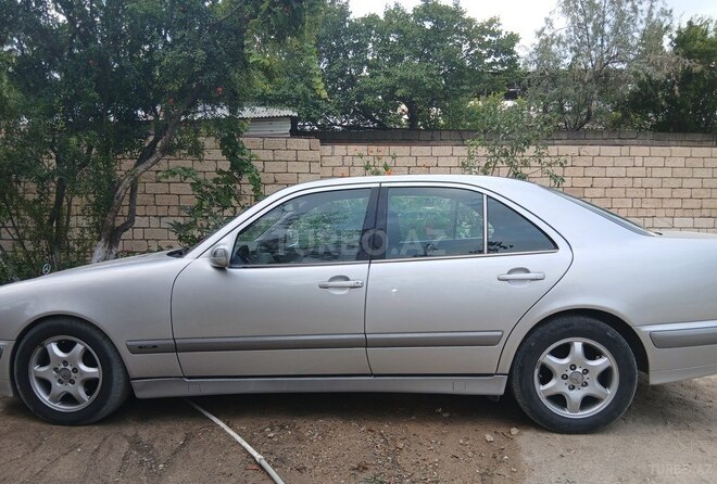 Mercedes E 220 2000, 691,000 km - 2.2 l - Bakı