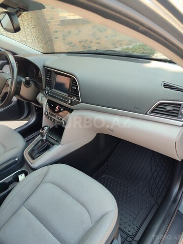 Hyundai Elantra 2018, 62,350 km - 2.0 l - Bakı