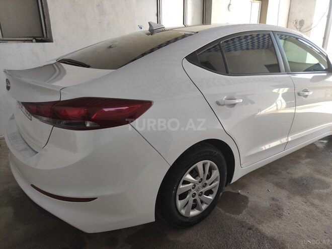 Hyundai Elantra 2017, 180,000 km - 2.0 l - Ordubad
