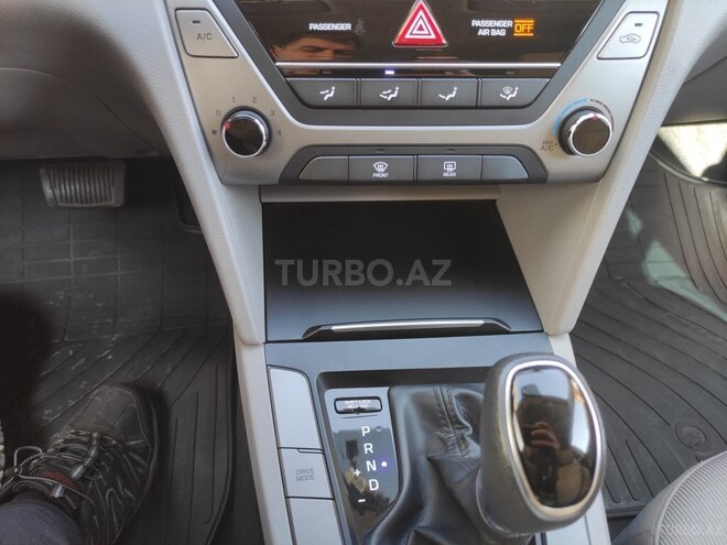 Hyundai Elantra 2017, 180,000 km - 2.0 l - Ordubad