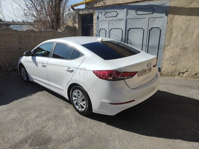 Hyundai Elantra 2017, 180,000 km - 2.0 l - Ordubad