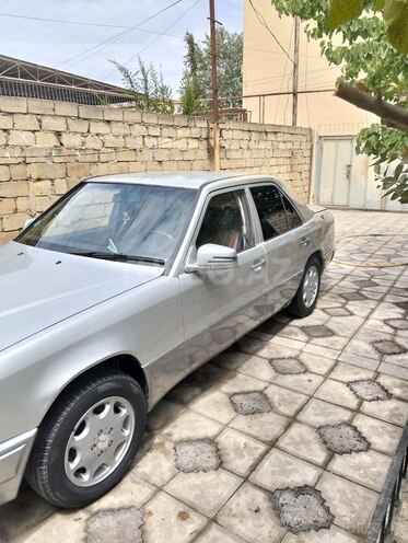 Mercedes 230 E 1988, 586,000 km - 2.3 л - Salyan