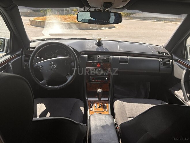 Mercedes E 200 1999, 325,350 km - 2.0 l - Qazax