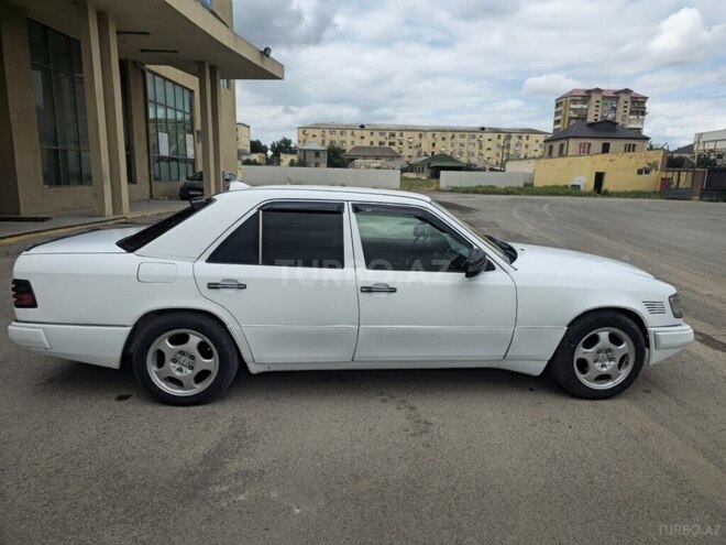 Mercedes E 250 1994, 380,000 km - 2.5 l - Salyan