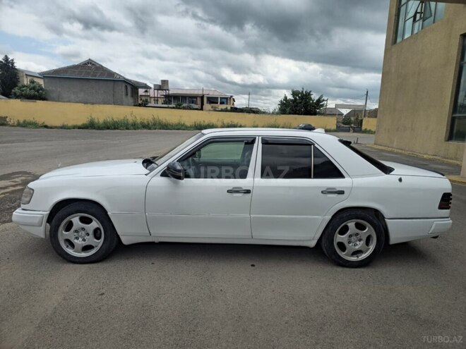 Mercedes E 250 1994, 380,000 km - 2.5 l - Salyan