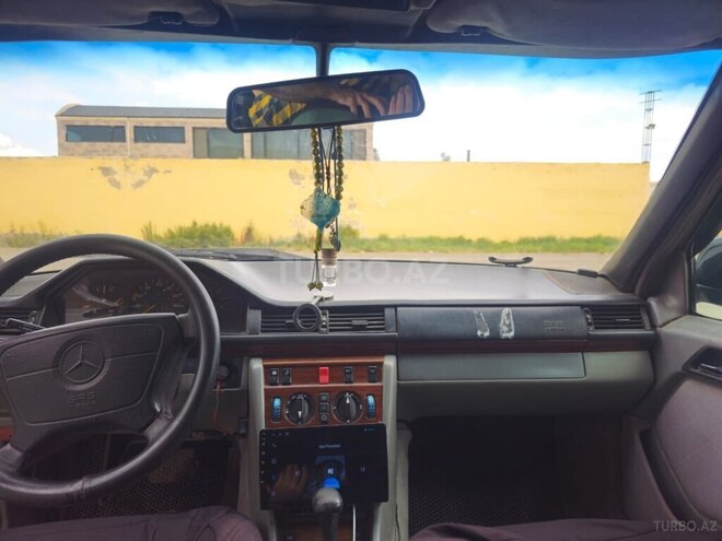 Mercedes E 250 1994, 380,000 km - 2.5 l - Salyan