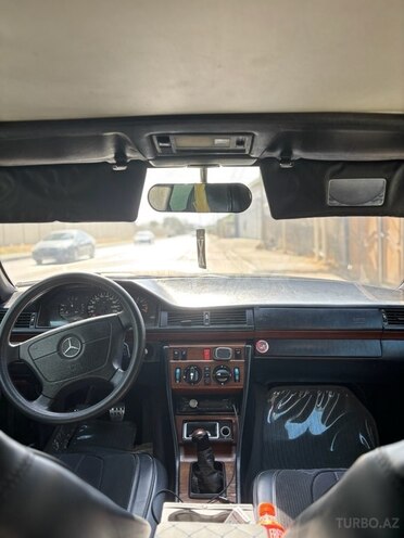 Mercedes E 220 1994, 604,000 km - 2.2 l - Beyləqan