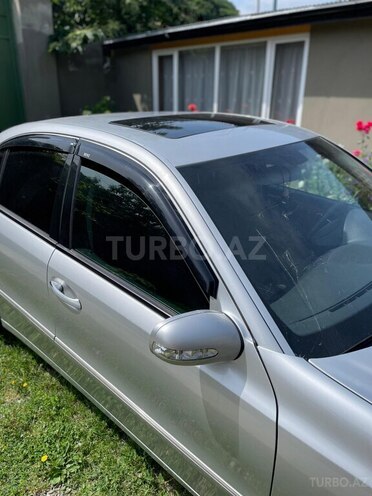 Mercedes E 220 2004, 333,000 km - 2.2 l - Quba