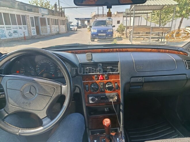 Mercedes C 180 1998, 409,000 km - 1.8 l - Quba