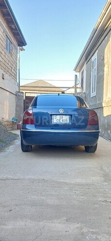 Volkswagen Passat 2004, 345,492 km - 1.8 l - Salyan