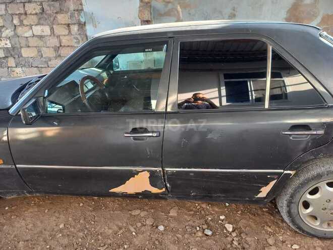 Mercedes E 200 1993, 400,000 km - 2.0 л - Sabirabad