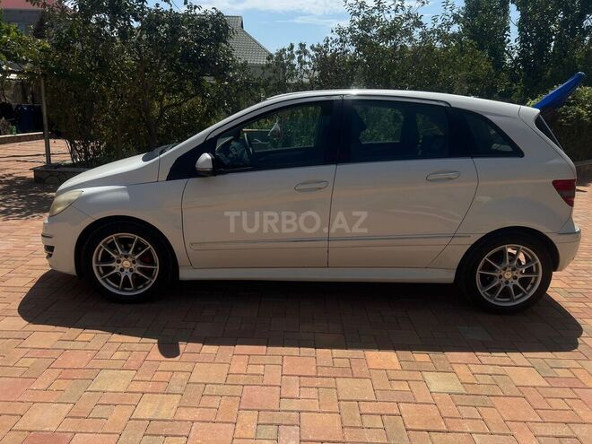Mercedes B 180 2010, 131,136 km - 1.7 л - Bakı
