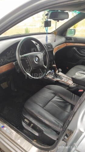 BMW 528 1997, 350,000 km - 2.8 l - Salyan