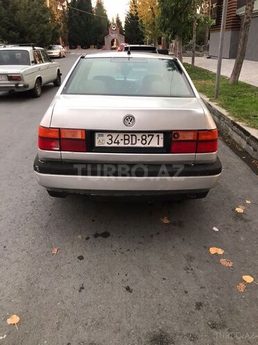 Volkswagen Vento 1995, 369,852 km - 2.0 l - Qax