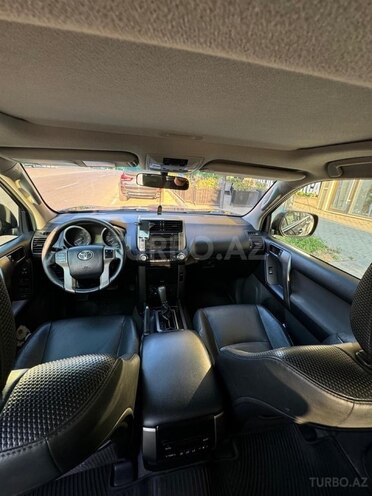 Toyota Land Cruiser Prado-3