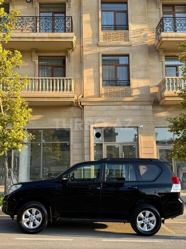 Toyota Land Cruiser Prado-4