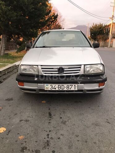 Volkswagen Vento 1995, 369,852 km - 2.0 l - Qax