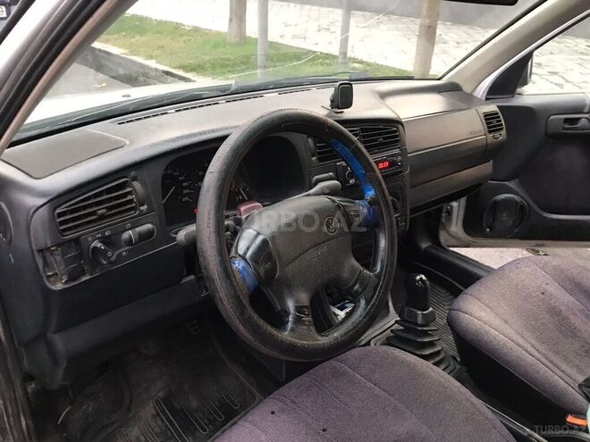 Volkswagen Vento 1995, 369,852 km - 2.0 l - Qax