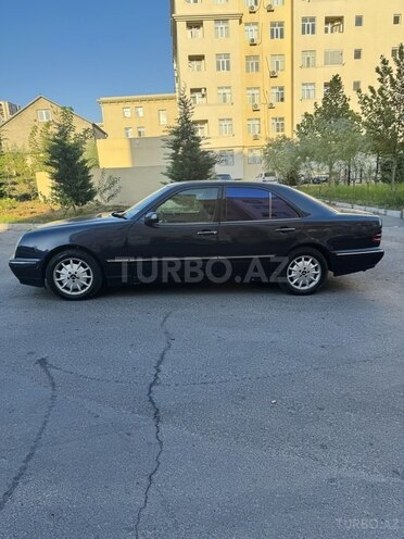 Mercedes E 220 1999, 197,693 km - 2.2 l - Bakı