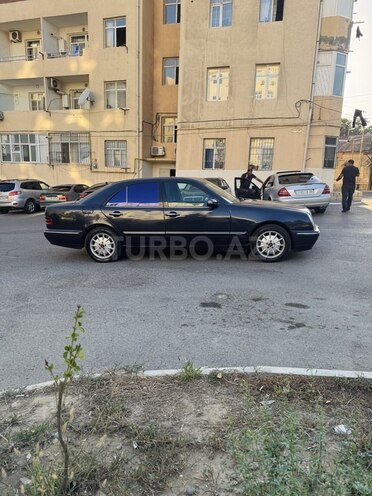 Mercedes E 220 1999, 197,693 km - 2.2 l - Bakı