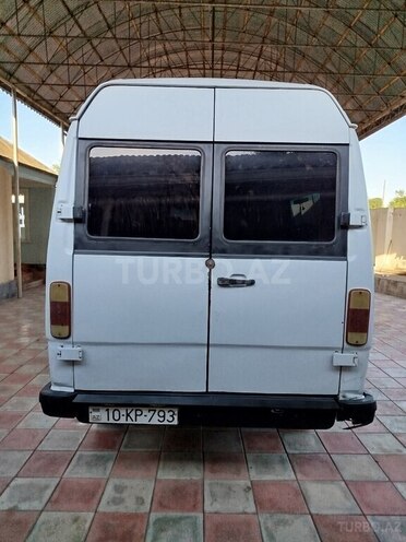 Mercedes 208 D 1994, 666,000 km - 2.3 л - Tovuz
