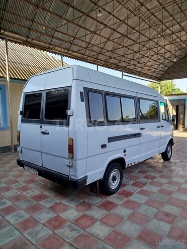 Mercedes 208 D 1994, 666,000 km - 2.3 л - Tovuz