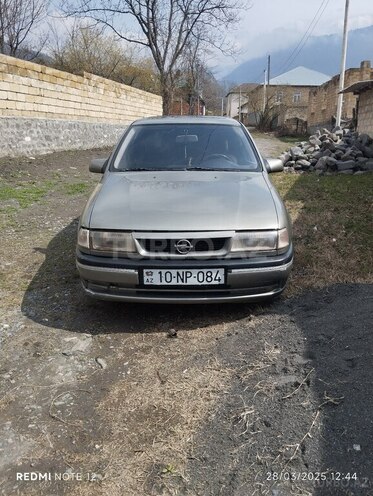 Opel Vectra 1993, 270,000 km - 2.0 l - Qax