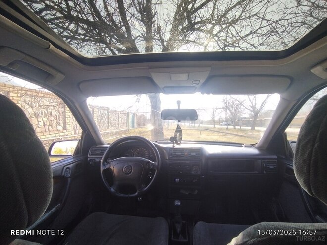 Opel Vectra 1993, 270,000 km - 2.0 l - Qax