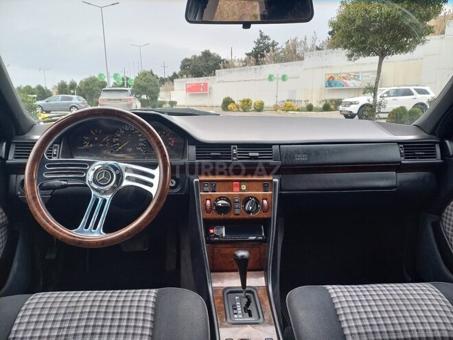 Mercedes E 200 1994, 356,458 km - 2.0 l - Bakı