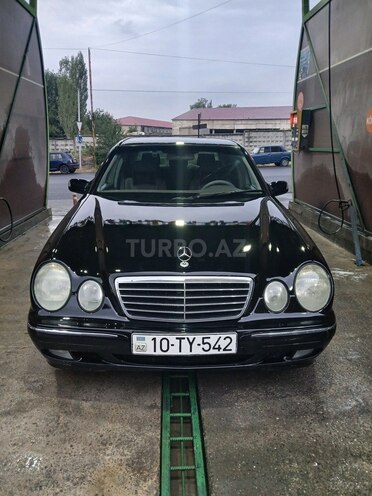 Mercedes E 220 2001, 45,600 km - 2.2 l - Bakı