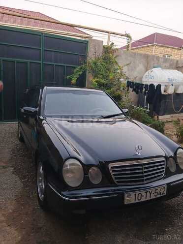 Mercedes E 220 2001, 45,600 km - 2.2 l - Bakı