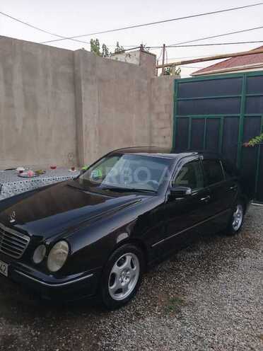 Mercedes E 220 2001, 45,600 km - 2.2 l - Bakı
