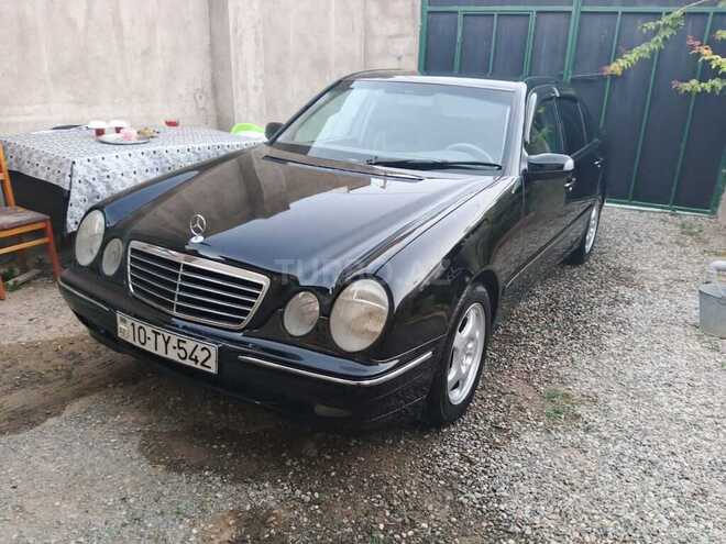 Mercedes E 220 2001, 45,600 km - 2.2 l - Bakı
