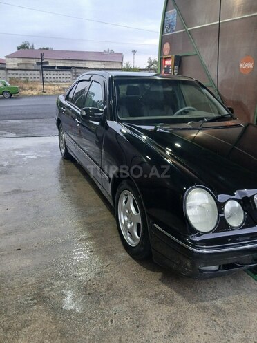 Mercedes E 220 2001, 45,600 km - 2.2 l - Bakı