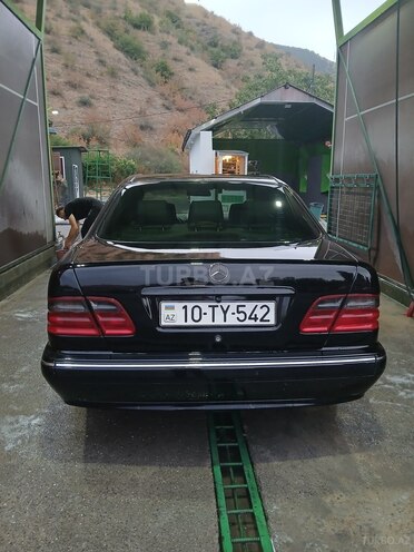Mercedes E 220 2001, 45,600 km - 2.2 l - Bakı