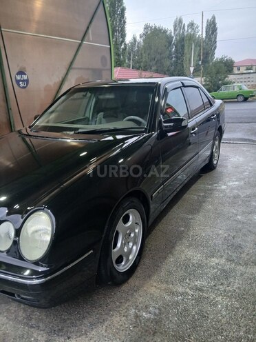 Mercedes E 220 2001, 45,600 km - 2.2 l - Bakı