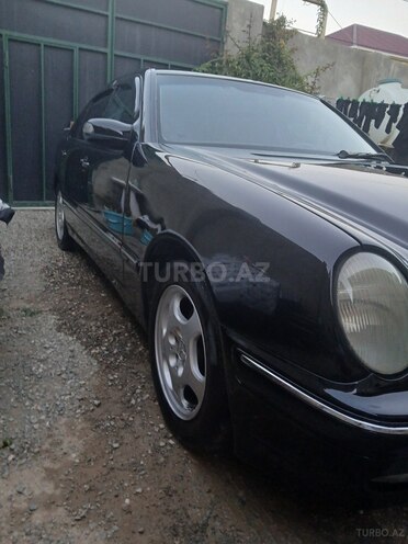 Mercedes E 220 2001, 45,600 km - 2.2 l - Bakı