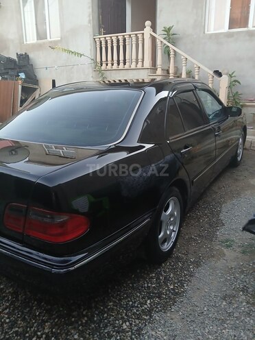 Mercedes E 220 2001, 45,600 km - 2.2 l - Bakı