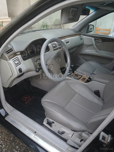 Mercedes E 220 2001, 45,600 km - 2.2 l - Bakı
