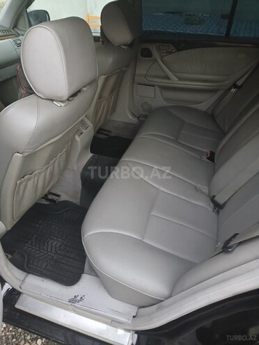 Mercedes E 220 2001, 45,600 km - 2.2 l - Bakı