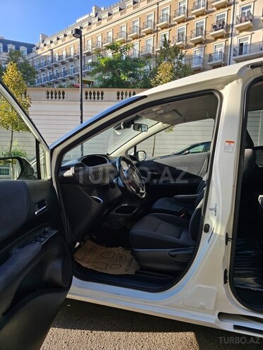 Toyota Sienta 2016, 111,000 km - 1.5 l - Bakı