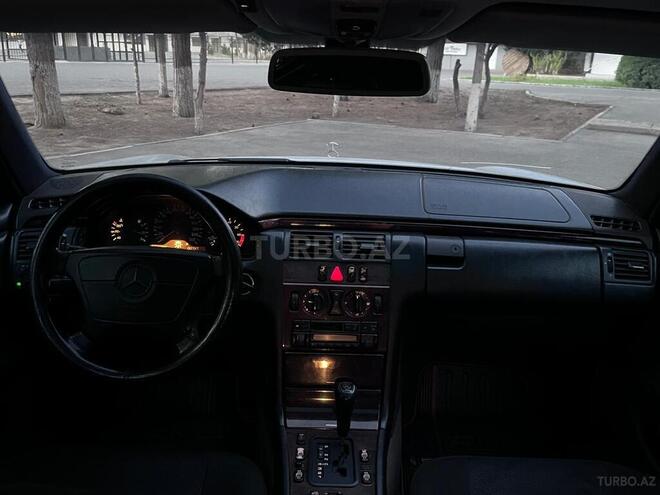 Mercedes E 240 1997, 321,000 km - 2.4 l - Sumqayıt