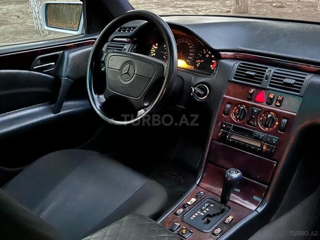 Mercedes E 240 1997, 321,000 km - 2.4 l - Sumqayıt
