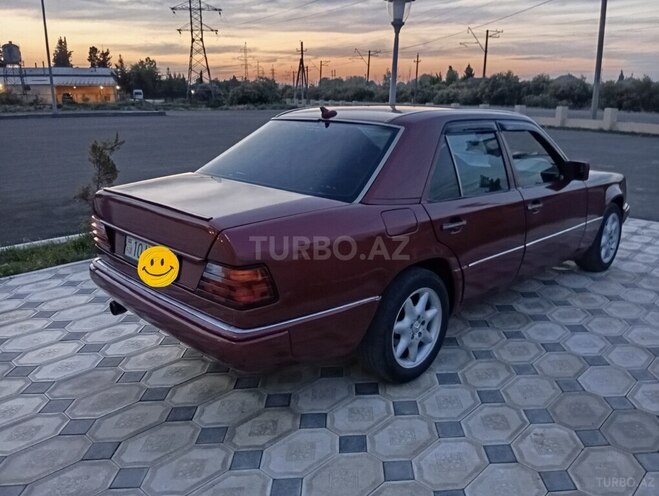 Mercedes E 220 1993, 335,000 km - 2.2 l - Saatlı