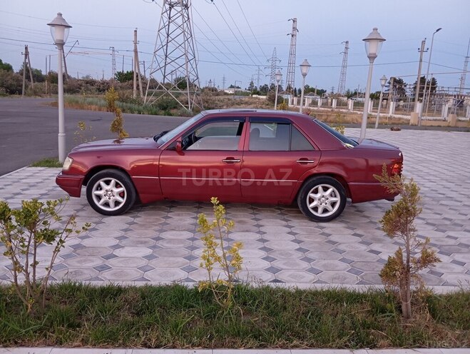 Mercedes E 220 1993, 335,000 km - 2.2 l - Saatlı