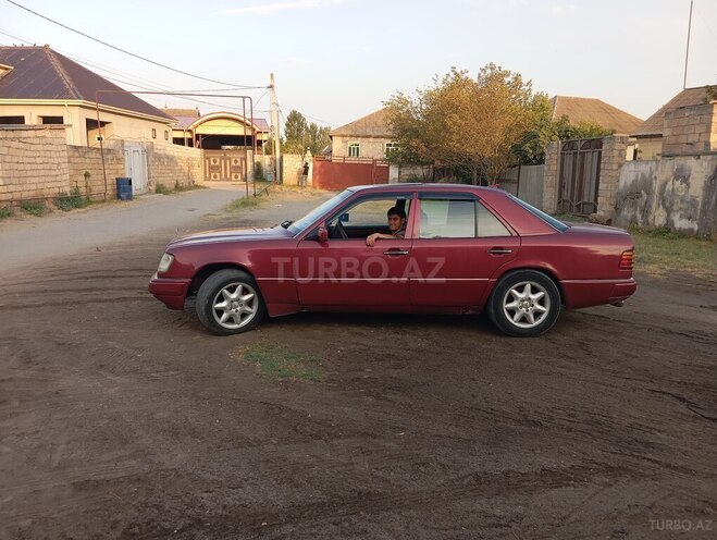 Mercedes E 220 1993, 335,000 km - 2.2 l - Saatlı