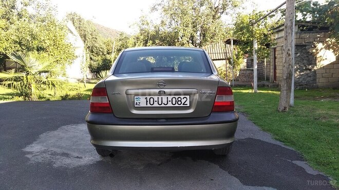 Opel Vectra 1996, 355,600 km - 2.0 l - Zaqatala