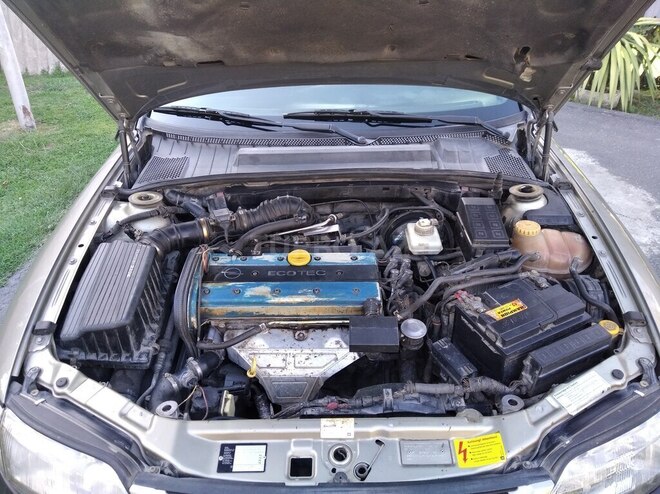 Opel Vectra 1996, 355,600 km - 2.0 l - Zaqatala